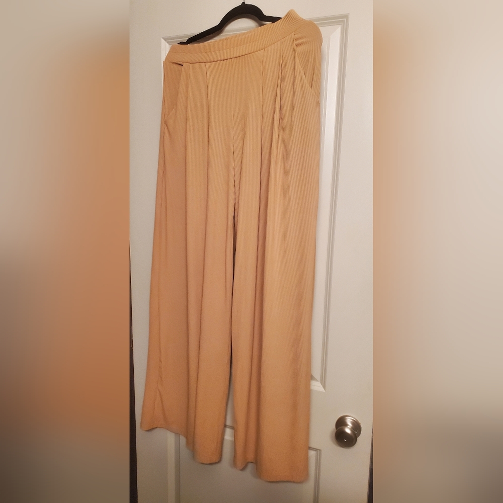 Boutique Wide legged casual pant
